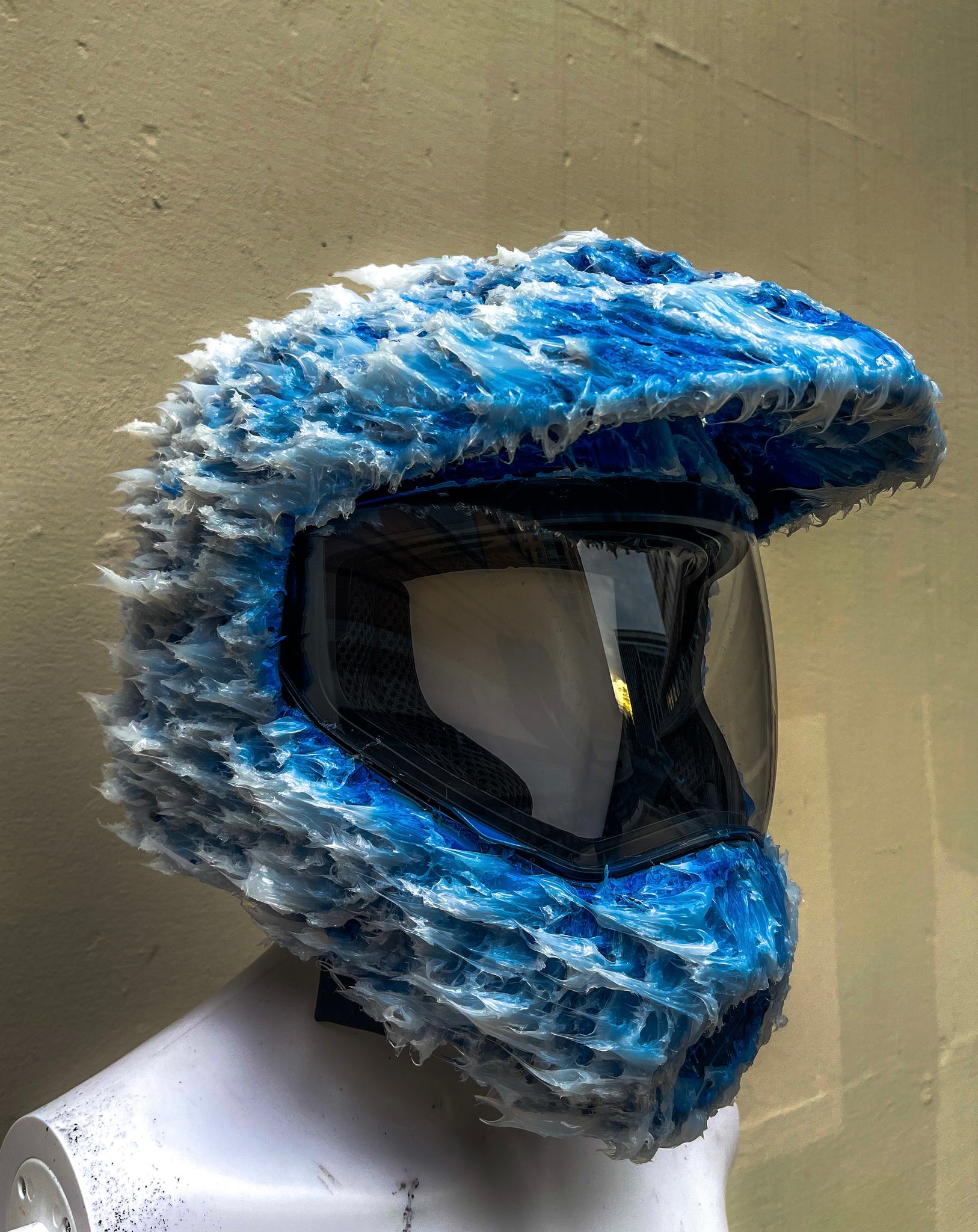 V3RNUM STORM RUNNER Helmet